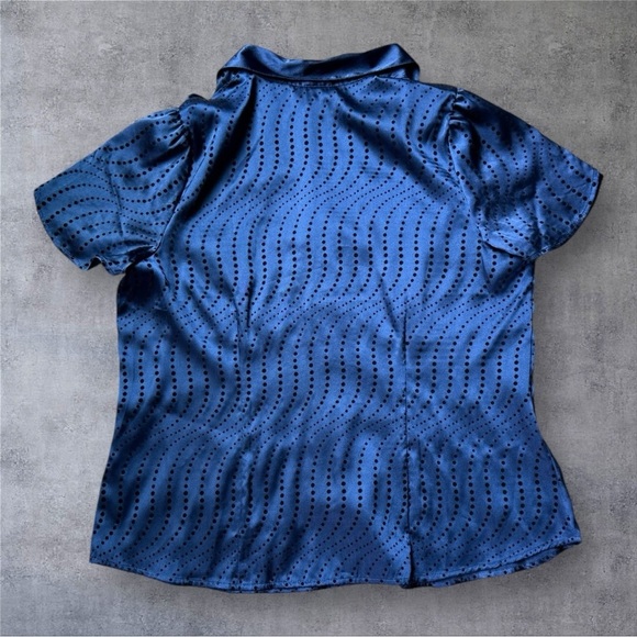 Lane Bryant Navy Button-Down Women's Flocked Dot Blouse - NWT - Picture 4 of 6